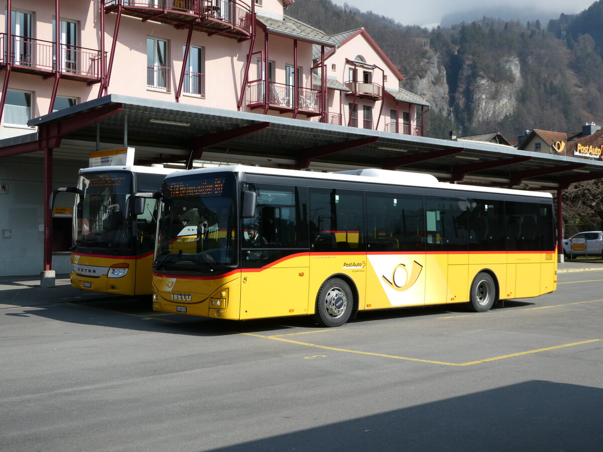 (246'788) - Flck, Brienz - Nr. 29/BE 868'729/PID 11'831 - Iveco am 2. Mrz 2023 in Meiringen, Postautostation 