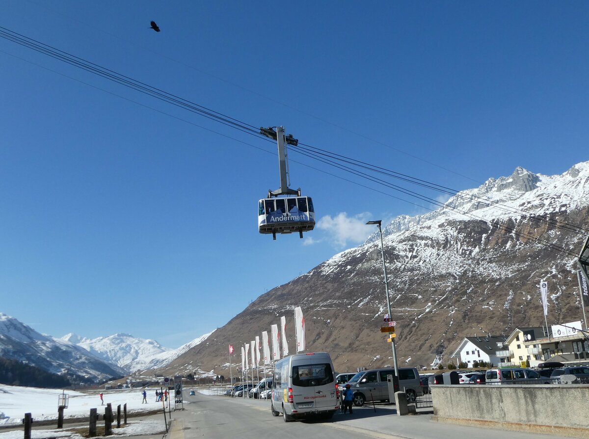 (246'931) - Andermatt-Urserntal Tourismus, Andermatt - UR 9178 - Mercedes am 7. März 2023 in Andermatt, Gemsstockbahn