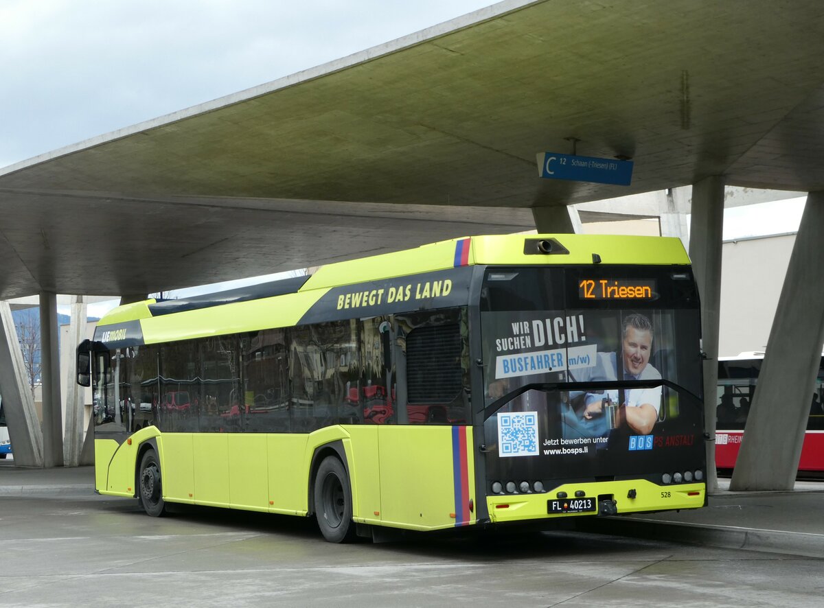 (247'006) - Aus Liechtenstein: BOS PS Anstalt, Vaduz - Nr. 528/FL 40'213 - Solaris am 9. März 2023 beim Bahnhof Buchs