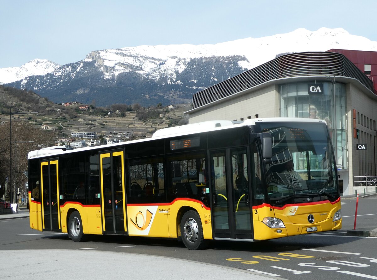 (247'250) - PostAuto Wallis - Nr. 3/VS 414'345/PID 10'957 - Mercedes am 16. Mrz 2023 beim Bahnhof Sion