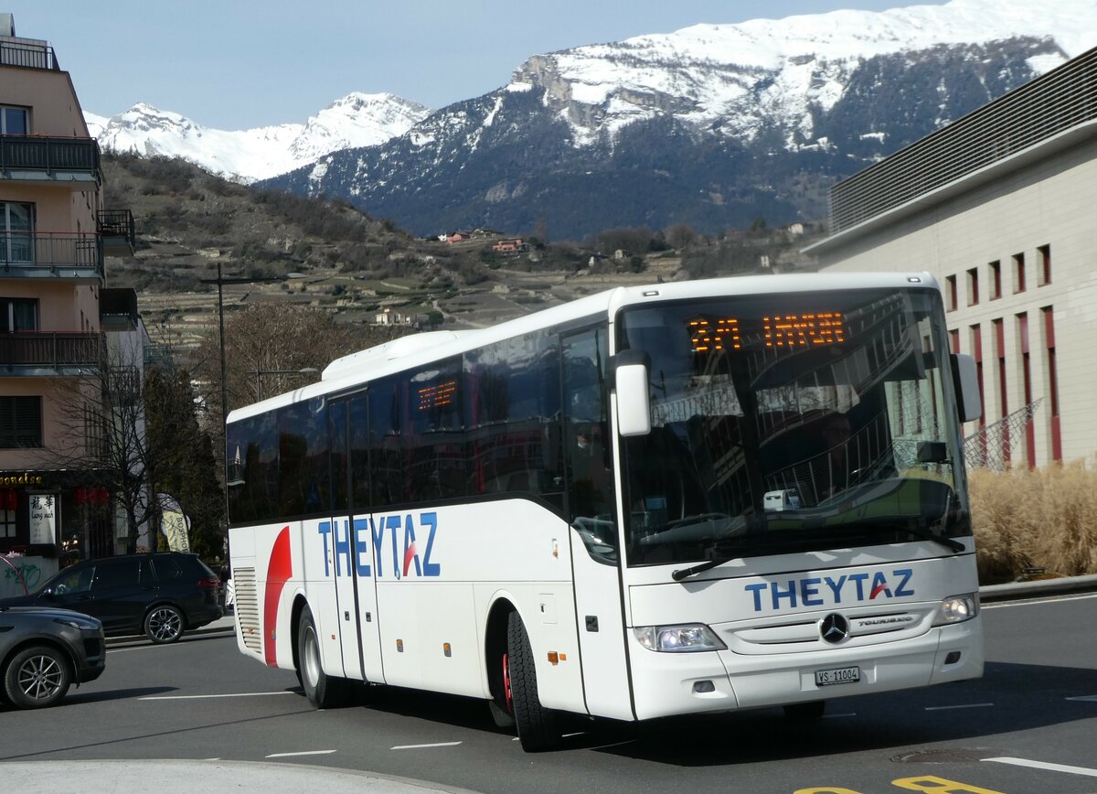 (247'264) - Theytaz, Sion - VS 11'004 - Mercedes am 16. Mrz 2023 beim Bahnhof Sion