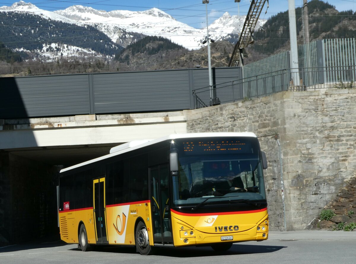 (247'278) - PostAuto Wallis - VS 516'247/PID 11'446 - Iveco am 16. Mrz 2023 beim Bahnhof Brig