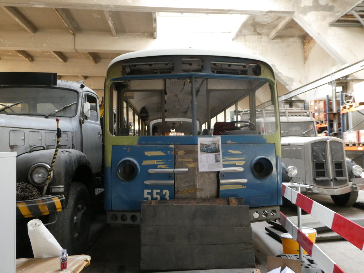 (247'349) - VBZ Zrich (OCS) - Nr. 553 - Saurer/Saurer (ex Nr. 201) am 17. Mrz 2023 in Arbon, Saurermuseum Depot (1. Gelenkautobus der Schweiz!)