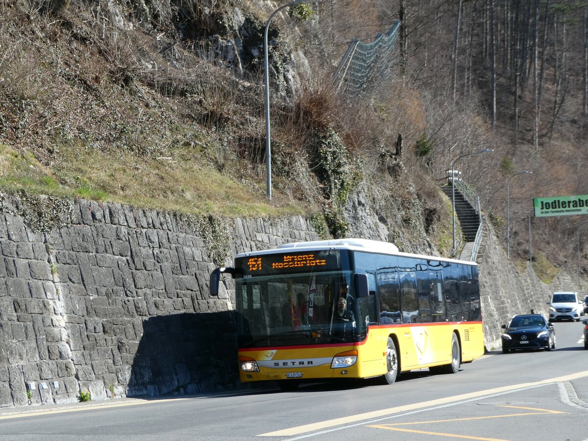 (247'403) - Flck, Brienz - Nr. 2/BE 435'742/PID 5636 - Setra am 18. Mrz 2023 beim Bahnhof Brienz