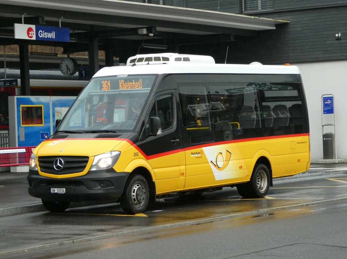 (247'591) - PostAuto Zentralschweiz - Nr. 202/OW 10'314/PID 10'400 - Mercedes (ex Nr. 8; ex Dillier, Sarnen Nr. 8) am 24. Mrz 2023 beim Bahnhof Giswil