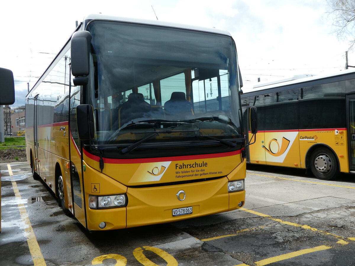 (247'653) - CarPostal Ouest - VD 578'063/PID 5586 - Irisbus (ex PostAuto Bern) am 25. Mrz 2023 in Yverdon, Garage