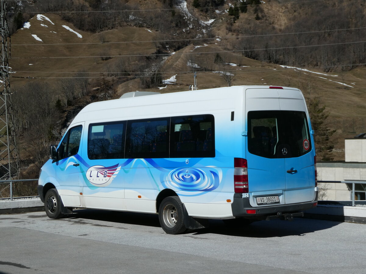 (248'279) - LLB Susten - Nr. 21/VS 38'021 - Mercedes am 9. April 2023 in Leukerbad, Busbahnhof