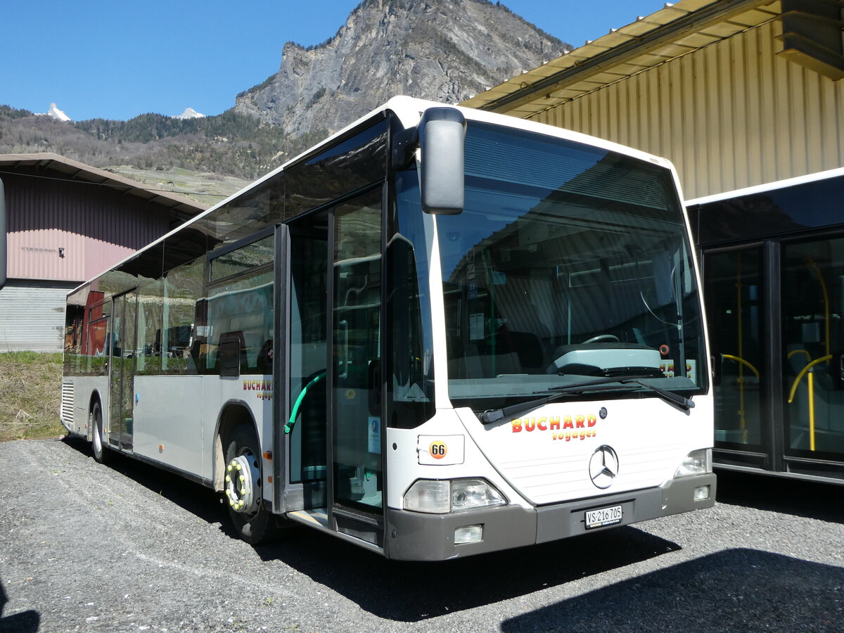 (248'300) - Buchard, Leytron - Nr. 66/VS 216'705 - Mercedes (ex MBC Morges Nr. 71) am 9. April 2023 in Leytron, Garage