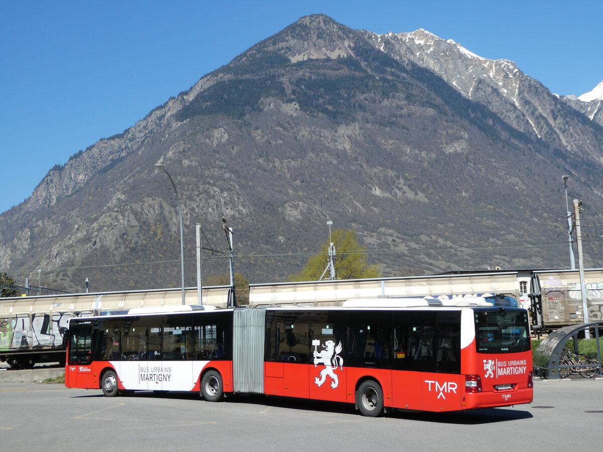 (248'316) - TMR Martigny - Nr. 152/VS 1257 - MAN am 9. April 2023 beim Bahnhof Martigny