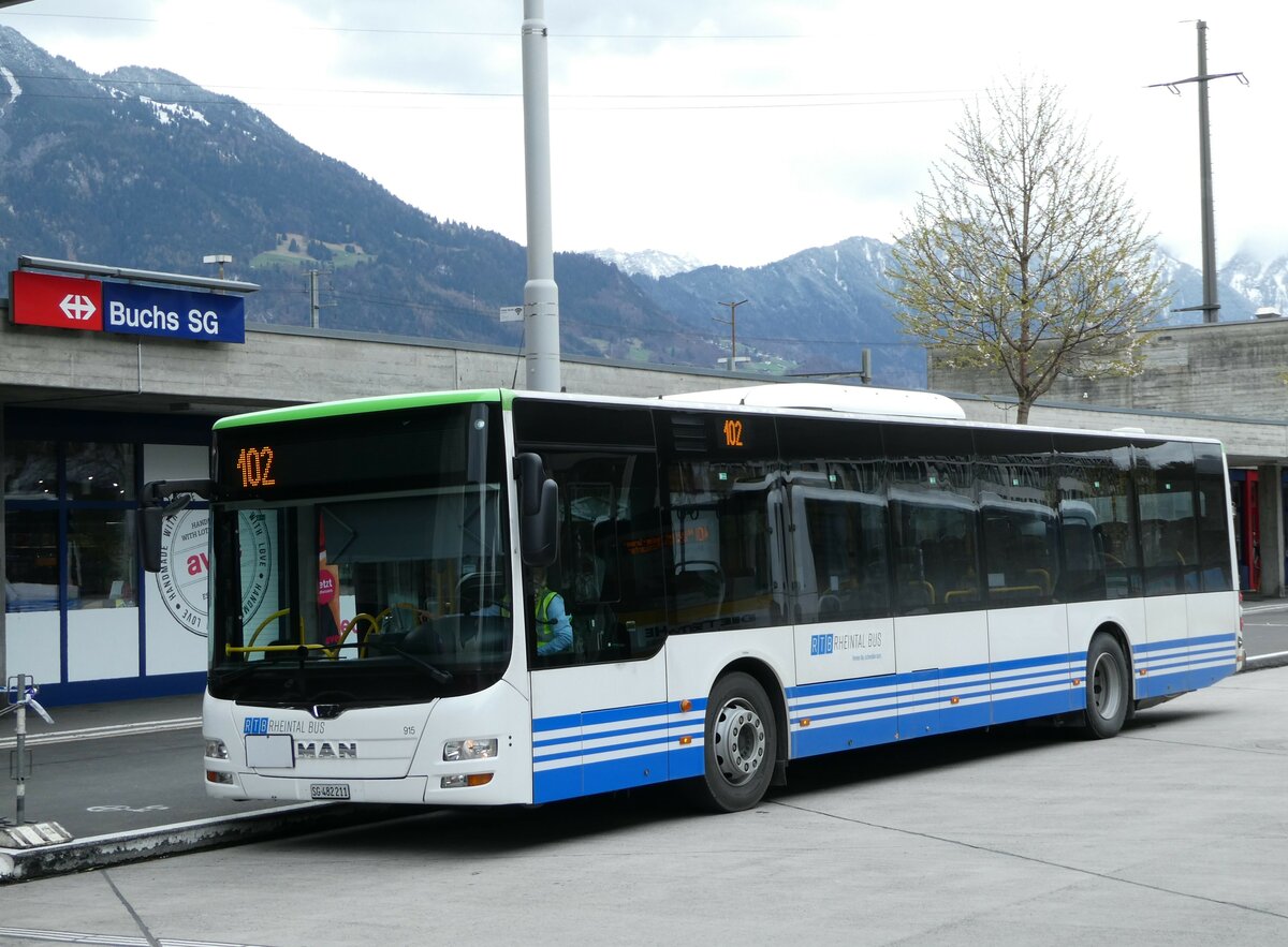 (248'477) - RTB Altsttten - Nr. 915/SG 482'211 - MAN (ex PostBus/A BD 15'345) am 13. April 2023 beim Bahnhof Buchs