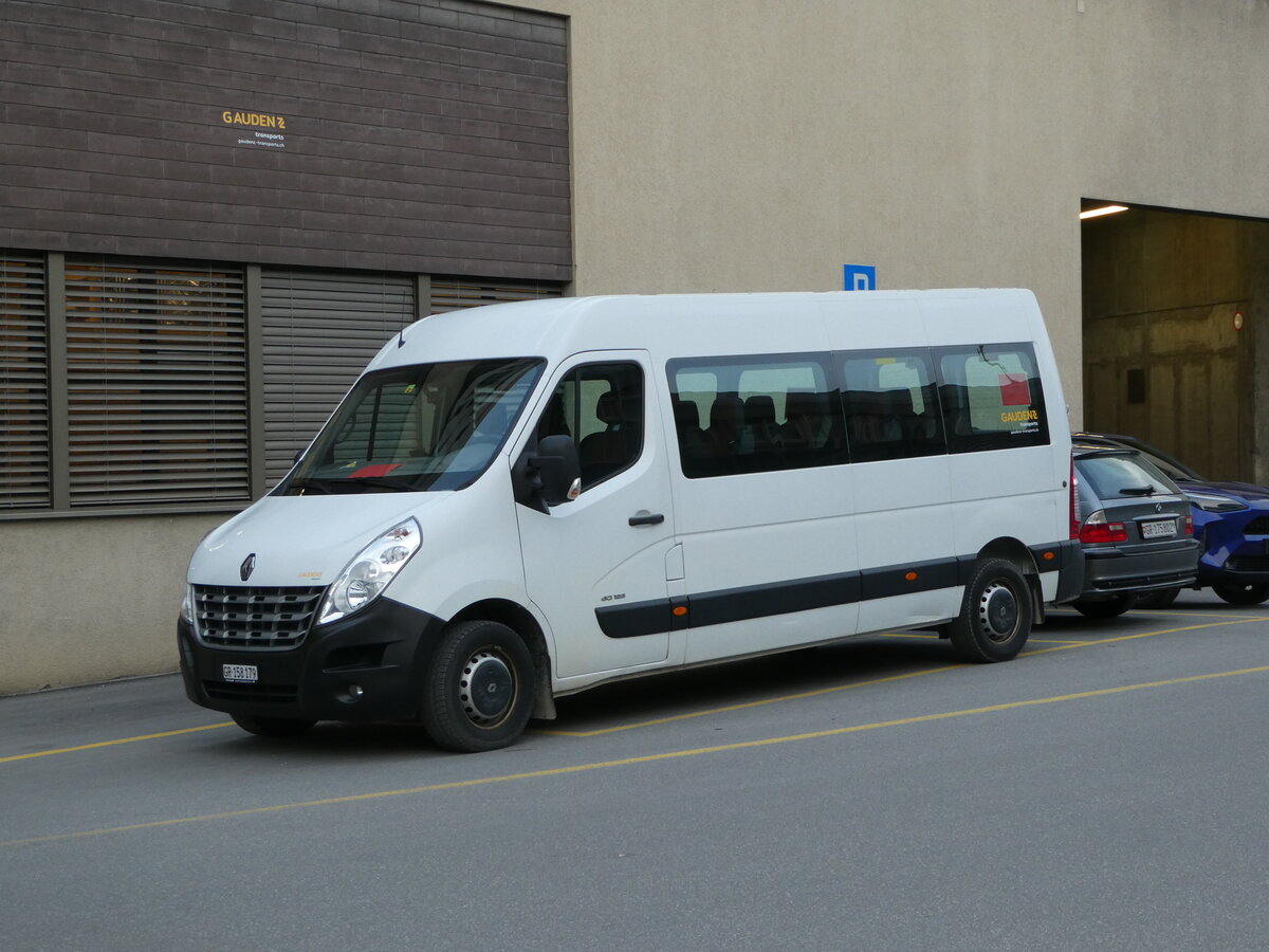 (248'660) - Gaudenz, Andeer - GR 158'179 - Renault am 15. April 2023 beim Bahnhof Thusis