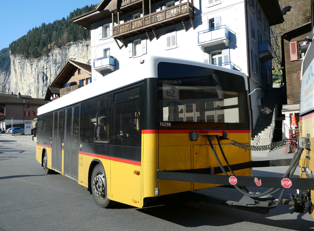 (248'762) - PostAuto Bern - BE 586'962/PID 10'298 - Lanz+Marti/Hess Personenanhnger (ex BE 497'265; ex VBL Luzern Nr. 308) am 18. April 2023 beim Bahnhof Lauterbrunnen