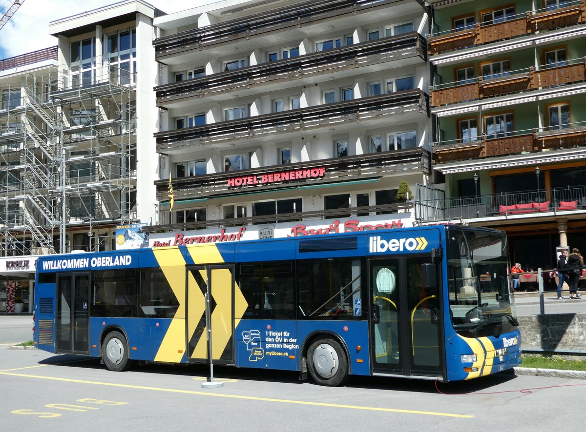 (248'785) - STI Thun - Nr. 128 - MAN am 18. April 2023 beim Bahnhof Grindelwald