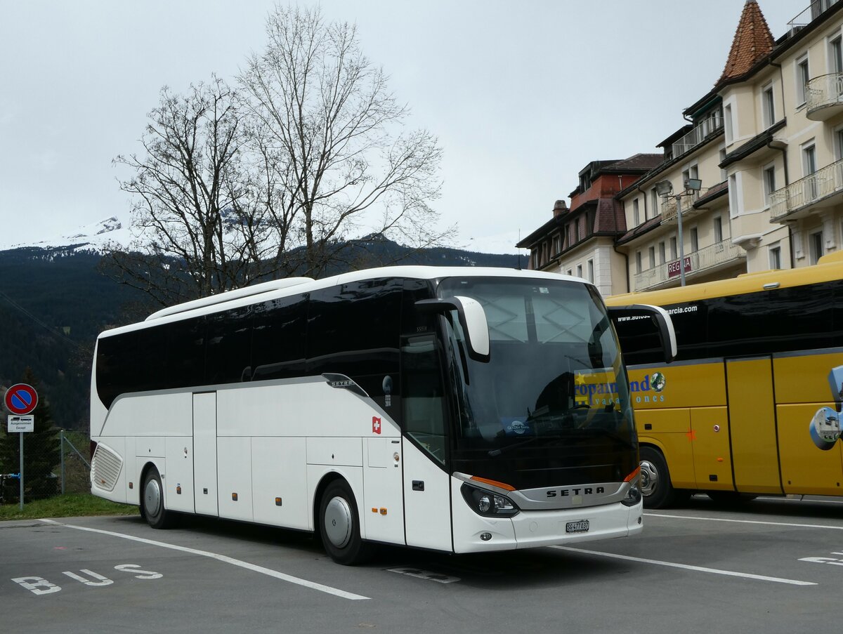 (248'972) - Vega Tour, Luzern - SG 477'037 - Setra am 21. April 2023 beim Bahnhof Grindelwald