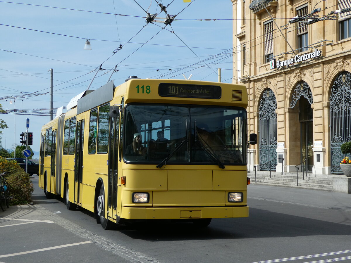 (249'594) - transN, La Chaux-de-Fonds - Nr. 118 - NAW/Hess Glenktrolleybus (ex TN Neuchtel Nr. 118) am 5. Mai 2023 in Neuchtel, Place Pury