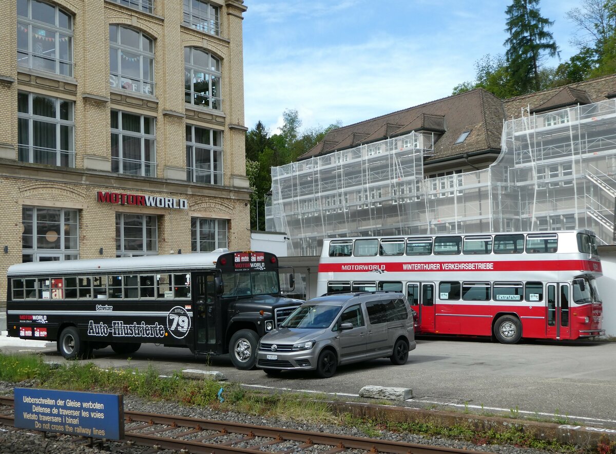 (249'866) - Motorworld, Kemptthal - International (ex US-Schulbus) + Nr. 601/ZH 147'239 - Bssing (ex WV Winterthur Nr. 601; ex WV Winterthur Nr. 201; ex Amt fr Luftverkehr, Zrich Nr. 47; ex Swissair, Zrich Nr. 23) am 12. Mai 2023 in Kemptthal, Motorworld