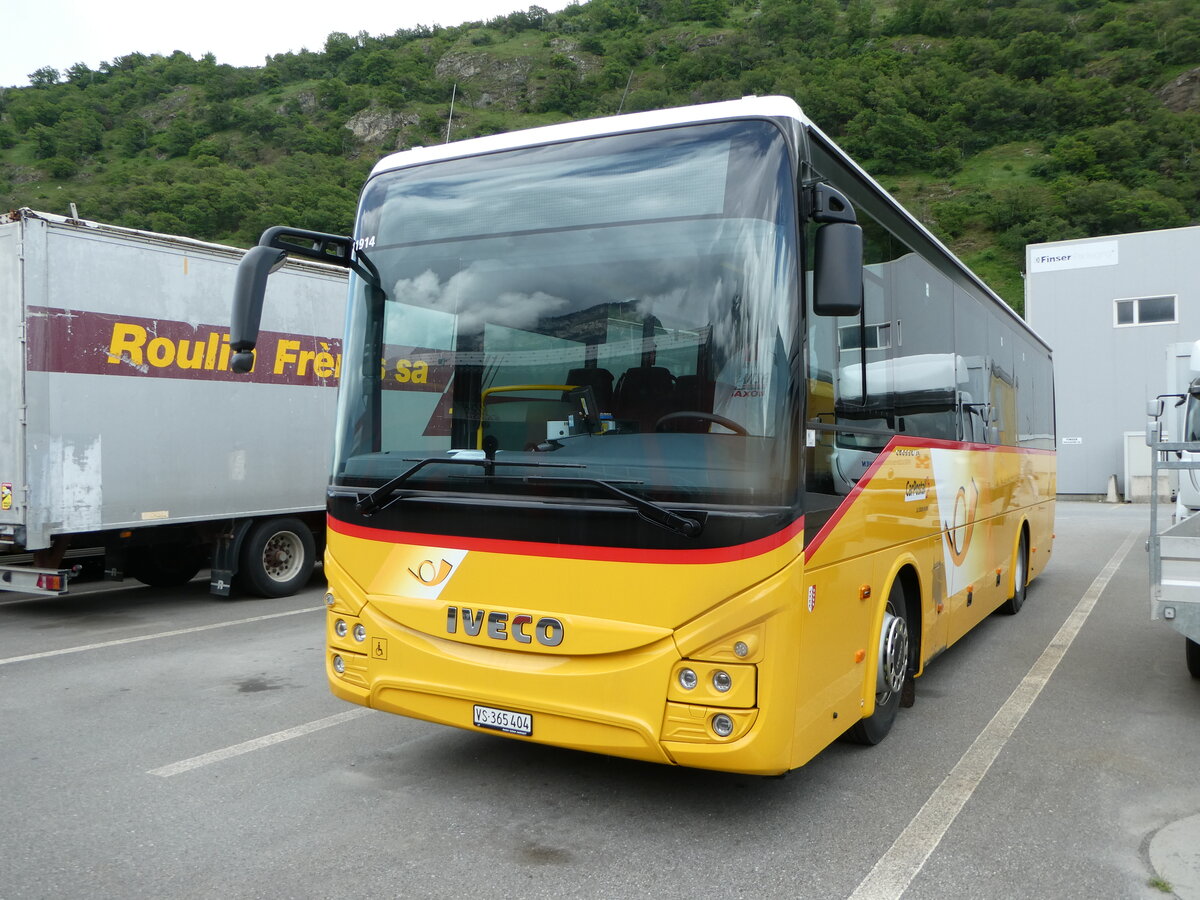 (249'962) - PostAuto Wallis - Nr. 23/VS 365'404/PID 11'914 - Iveco am 13. Mai 2023 in Saxon, Garage Visa