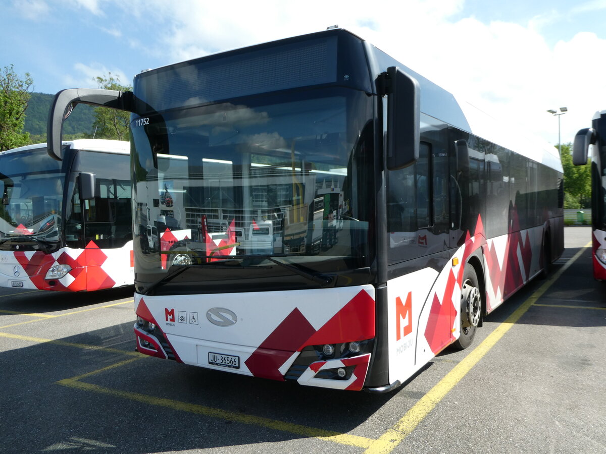 (250'150) - CarPostal Ouest - JU 36'566/PID 11'752 - Solaris am 18. Mai 2023 in Develier, Parkplatz