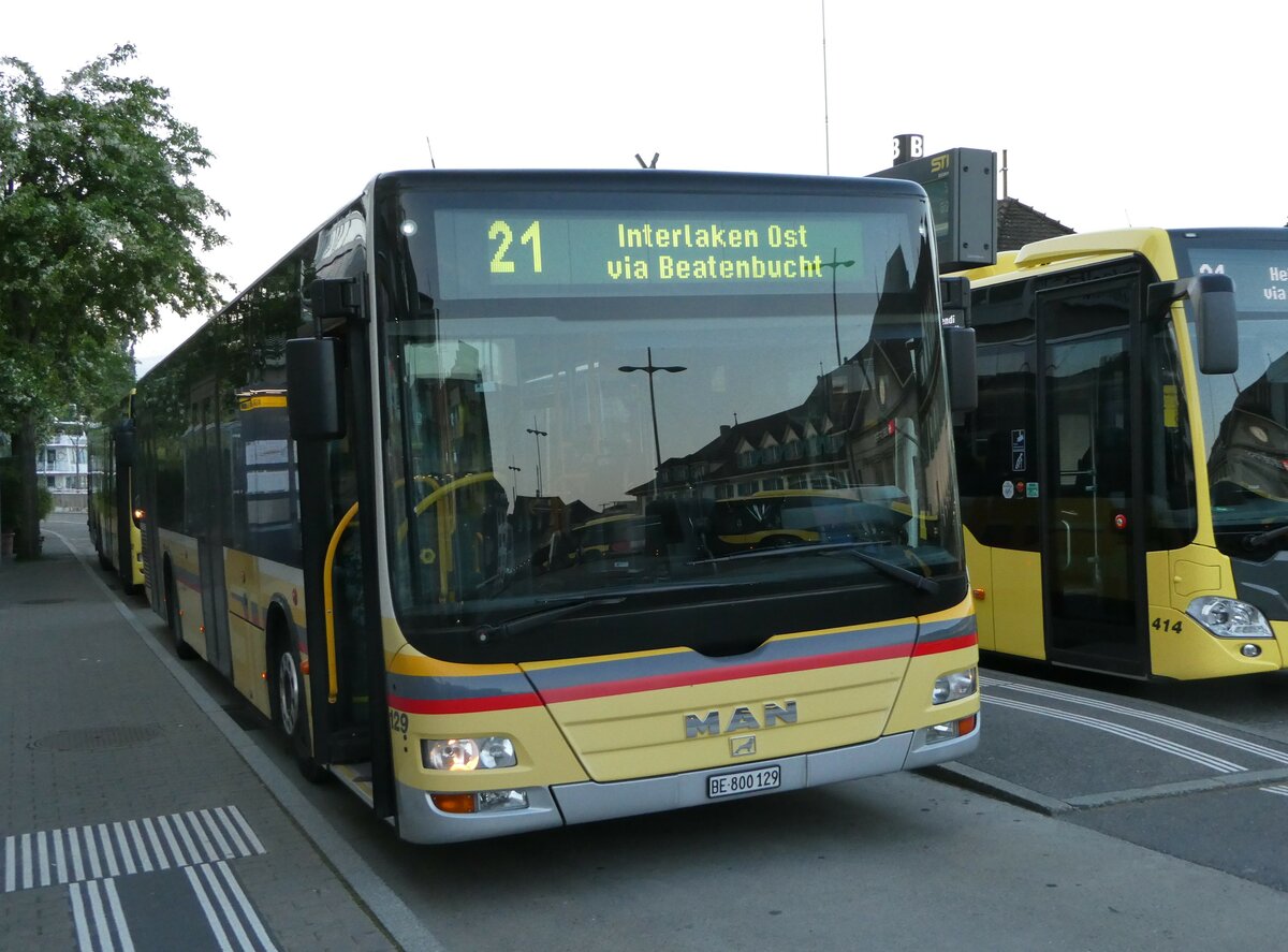 (250'469) - STI Thun - Nr. 129/BE 800'129 - MAN am 27. Mai 2023 beim Bahnhof Thun