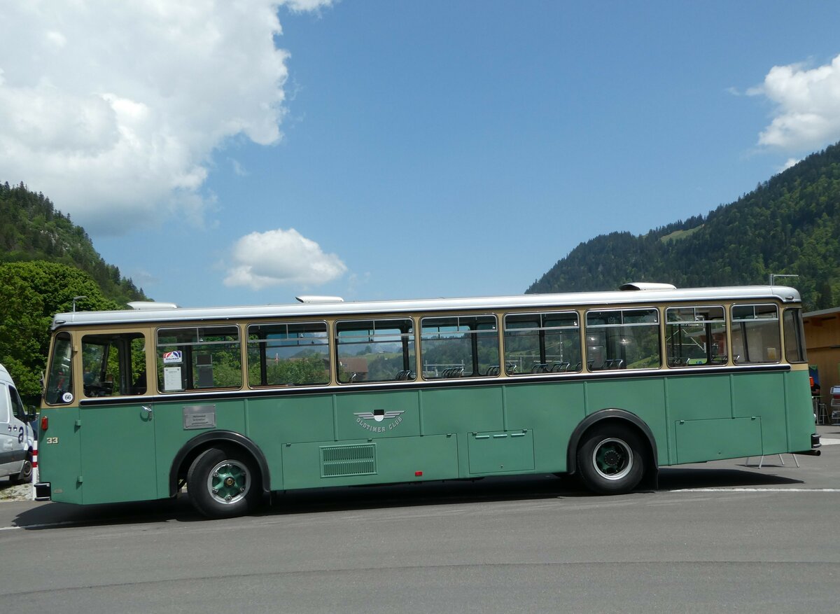 (250'647) - TPF Fribourg - Nr. 33/FR 300'450 - Saurer/Hess (ex Oldtimerclub 33, Tafers Nr. 33; ex GFM Fribourg Nr. 33) am 27. Mai 2023 beim Bahnhof Boltigen