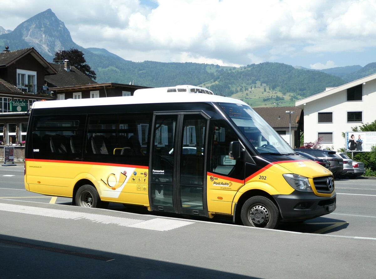 (250'844) - PostAuto Zentralschweiz - Nr. 202/OW 10'314/PID 10'400 - Mercedes (ex Nr. 8; ex Dillier, Sarnen Nr. 8) am 1. Juni 2023 beim Bahnhof Giswil