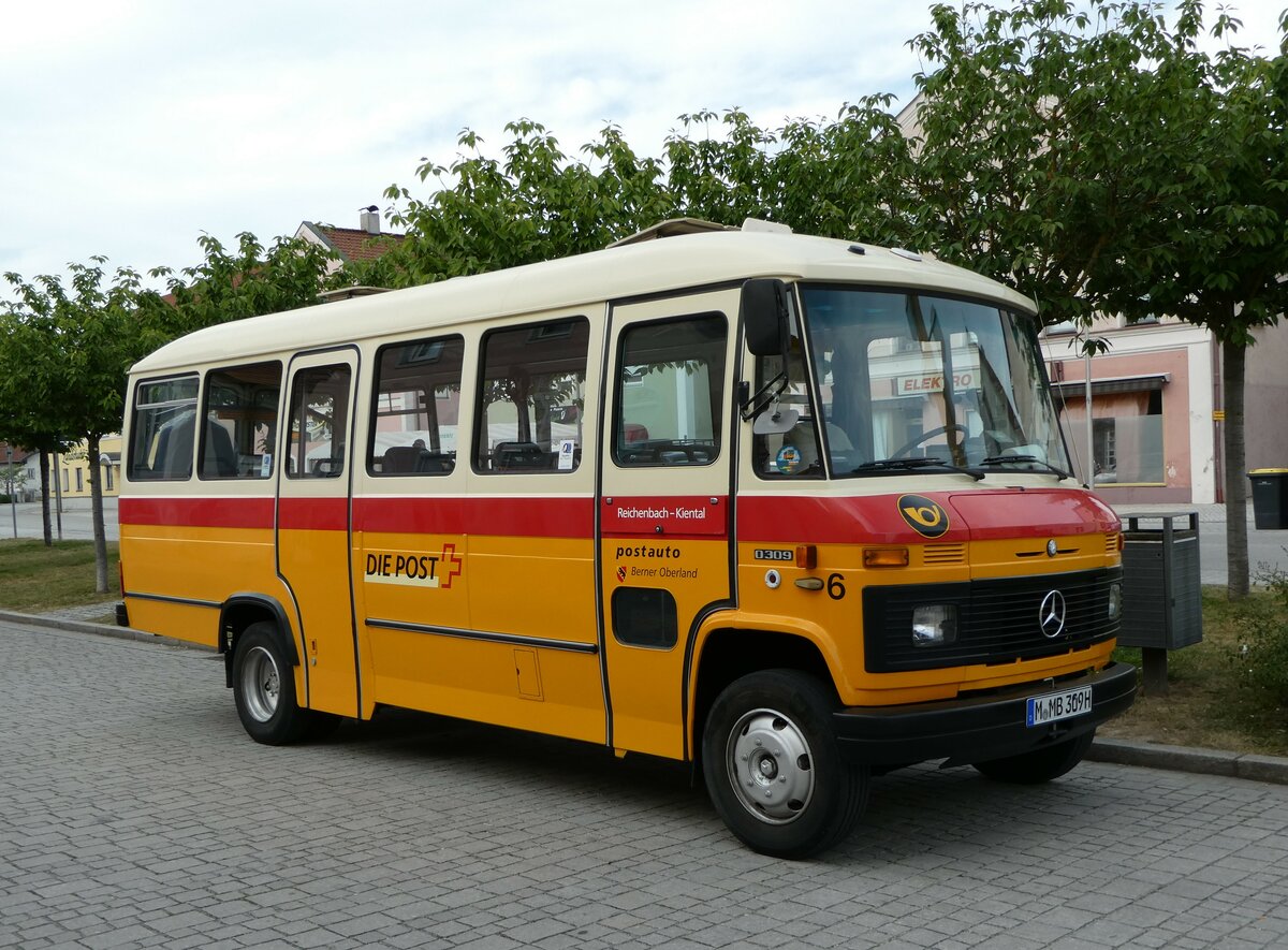 (251'055) - Hahn, Mnchen - Nr. 6/M-MB 309H - Mercedes (ex Mller, CH-Ennetmoos Nr. 6; ex Portenier, CH-Adelboden Nr. 6/PID 492; ex Geiger, CH-Adelboden Nr. 6) am 4. Juni 2023 in Pilsting, Marktplatz