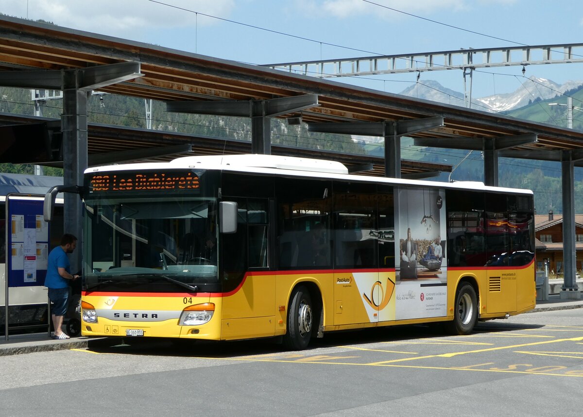 (251'114) - Kbli, Gstaad - Nr. 4/BE 360'355/PID 5204 - Setra am 6. Juni 2023 beim Bahnhof Gstaad