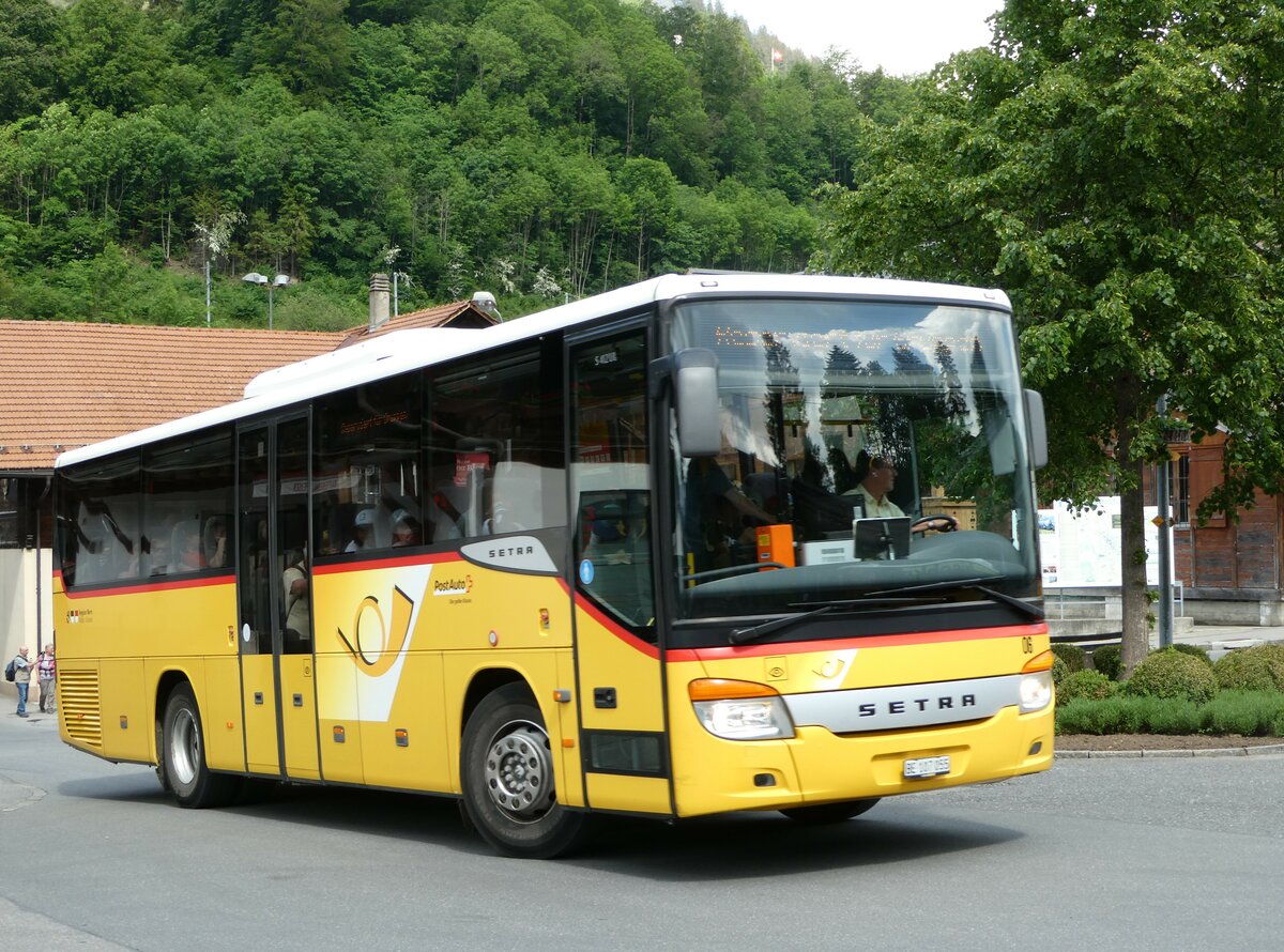 (251'147) - Kbli, Gstaad - BE 107'055/PID 4534 - Setra (ex Nr. 6) am 6. Juni 2023 beim Bahnhof Gstaad