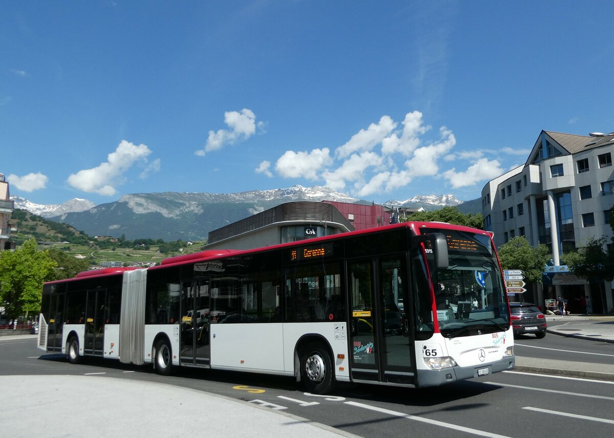 (251'208) - PostAuto Wallis - Nr. 65/VS 186'400/PID 5315 - Mercedes (ex Lathion, Sion Nr. 65) am 9. Juni 2023 beim Bahnhof Sion