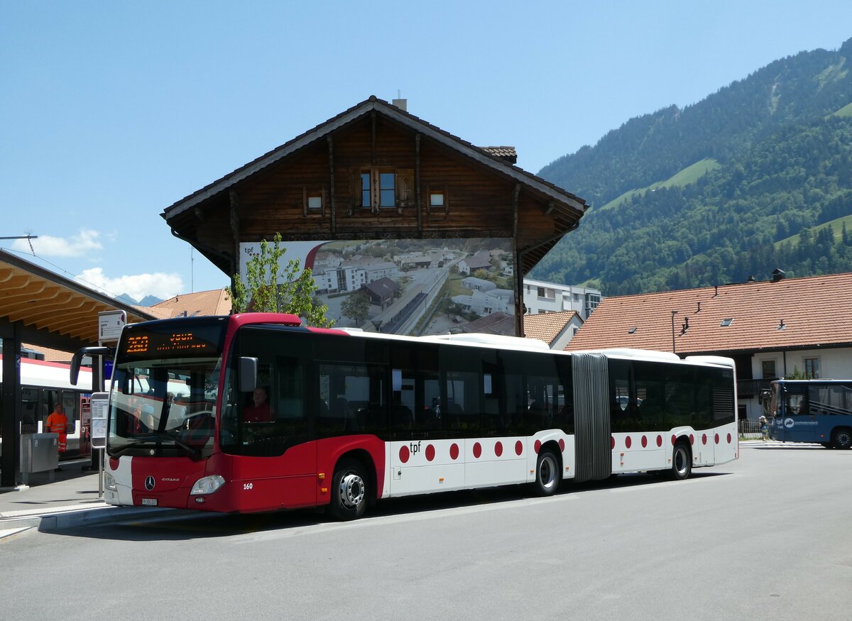 (251'549) - TPF Fribourg - Nr. 160/FR 300'207 - Mercedes am 15. Juni 2023 beim Bahnhof Broc-Village