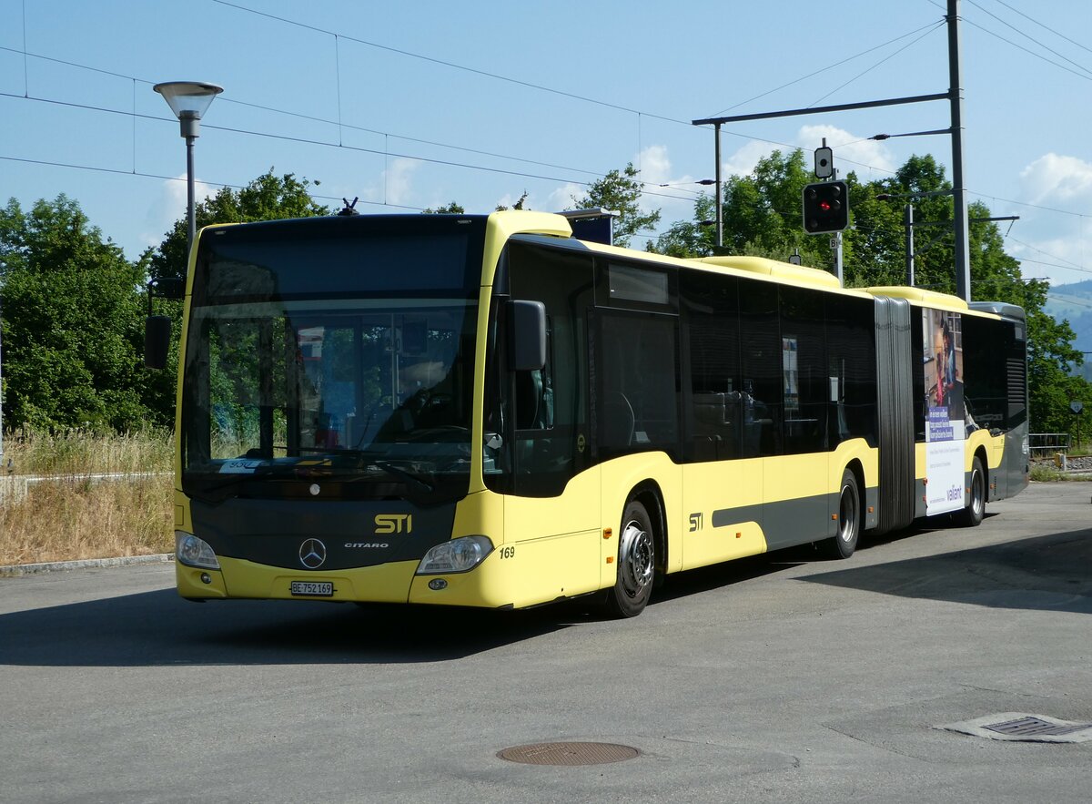 (251'579) - STI Thun - Nr. 169/BE 752'169 - Mercedes am 17. Juni 2023 beim Bahnhof Wimmis