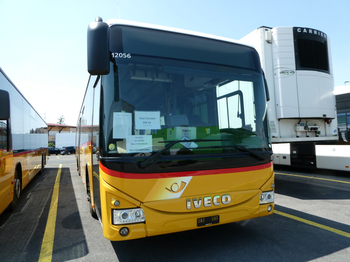 (251'589) - CarPostal Ouest - PID 12'056 - Iveco (ex Ballestraz, Grne) am 17. Juni 2023 in Kerzers, Interbus