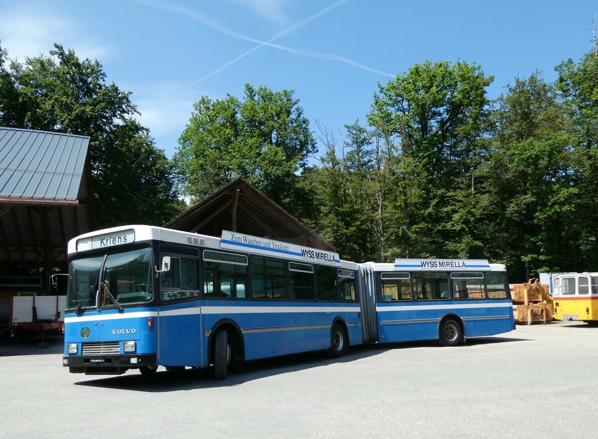 (251'761) - Krauer, Kehrsatz - Volvo/R&J (ex VBL Luzern Nr. 111) am 18. Juni 2023 in Oberburg, Ziegelgut