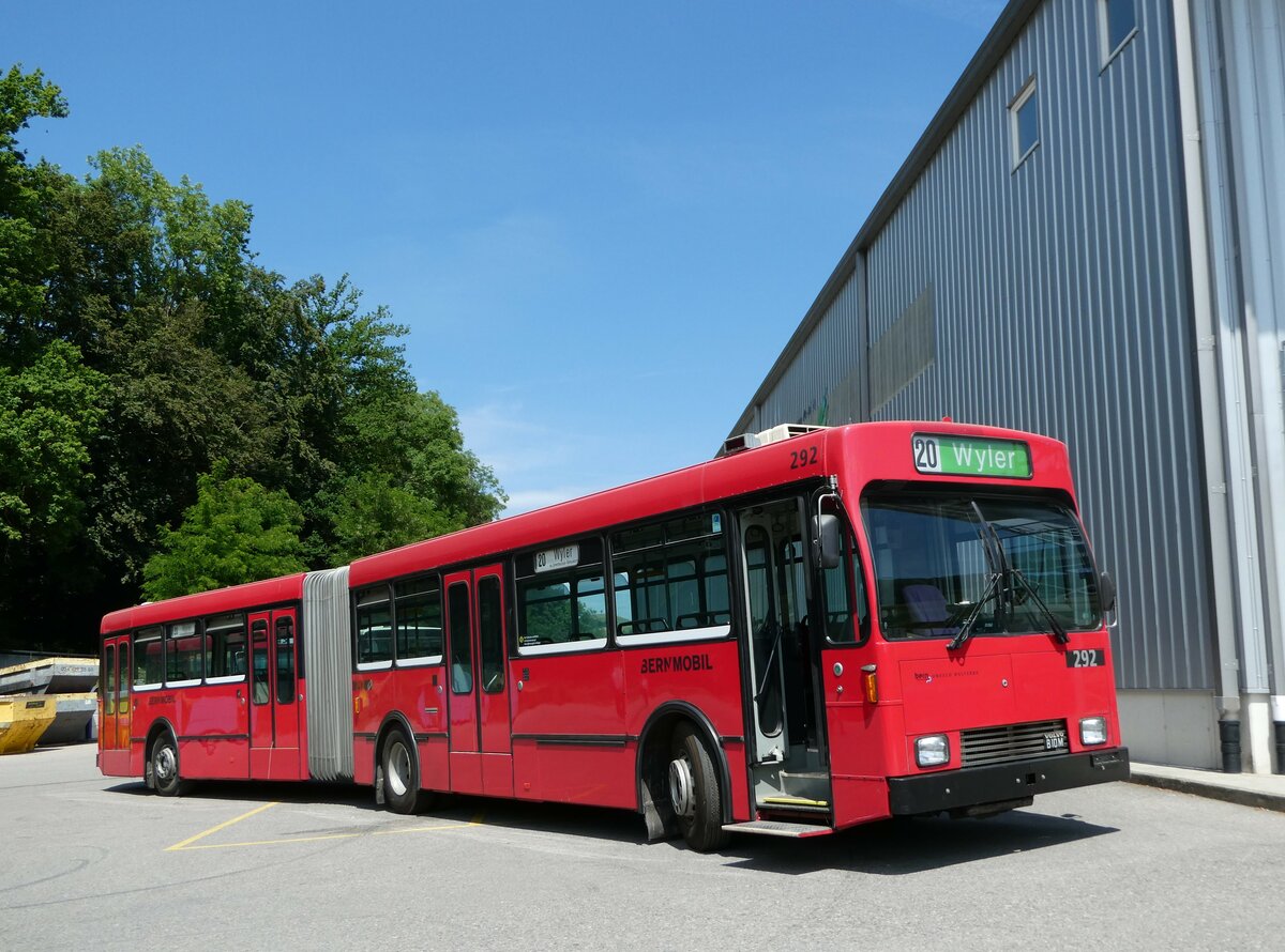 (251'763) - Bernmobil, Bern (SOB) - Nr. 292 - Volvo/R&J-Hess-Gangloff am 18. Juni 2023 in Burgdorf, kihof Ziegelgut