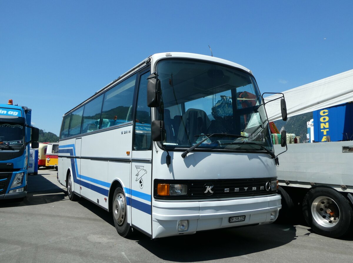 (251'976) - ??? - ZH 198'229 - Setra am 24. Juni 2023 in Interlaken, Flugplatz