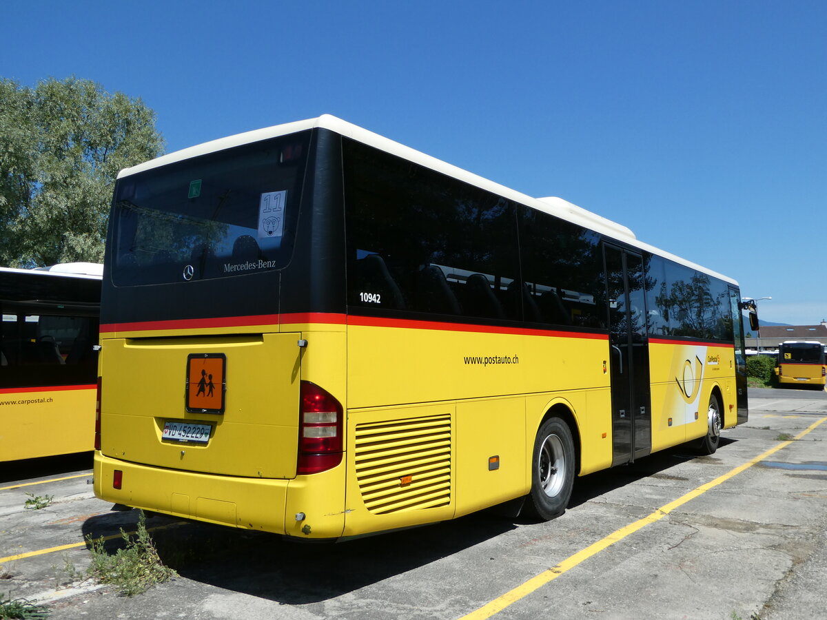 (252'475) - CarPostal Ouest - VD 452'229/PID 11'942 - Mercedes (ex SAPJV, L'Isle) am 8. Juli 2023 in Yverdon, Garage