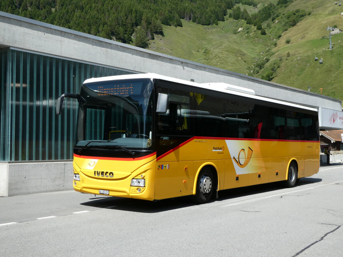 (252'575) - PostAuto Bern - Nr. 88/BE 485'297/PID 10'953 - Iveco am 9. Juli 2023 beim Bahnhof Andermatt