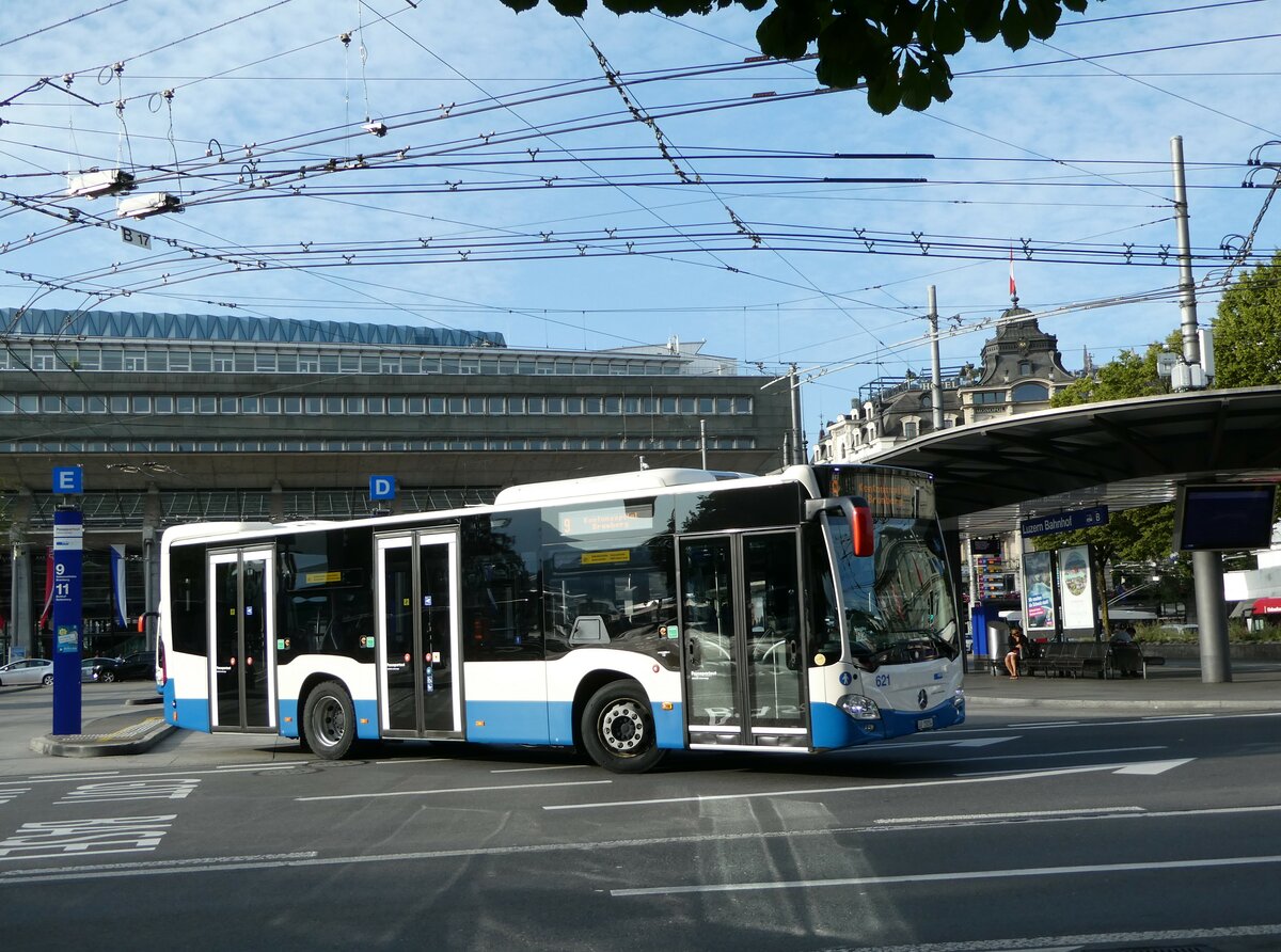 (252'857) - VBL Luzern - Nr. 621/LU 15'014 - Mercedes am 23. Juli 2023 beim Bahnhof Luzern