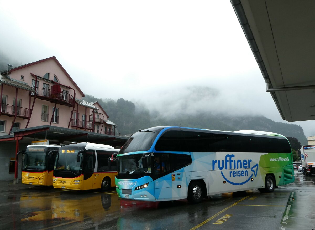 (252'983) - Ruffiner, Turtmann - VS 468'321 - Neoplan am 25. Juli 2023 beim Bahnhof Meiringen