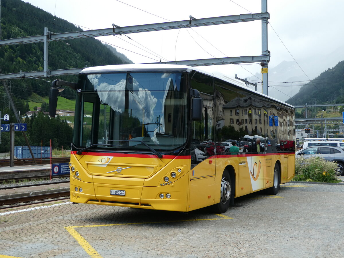 (253'015) - Marchetti, Airolo - TI 190'949/PID 11'343 - Volvo am 25. Juli 2023 beim Bahnhof Airolo