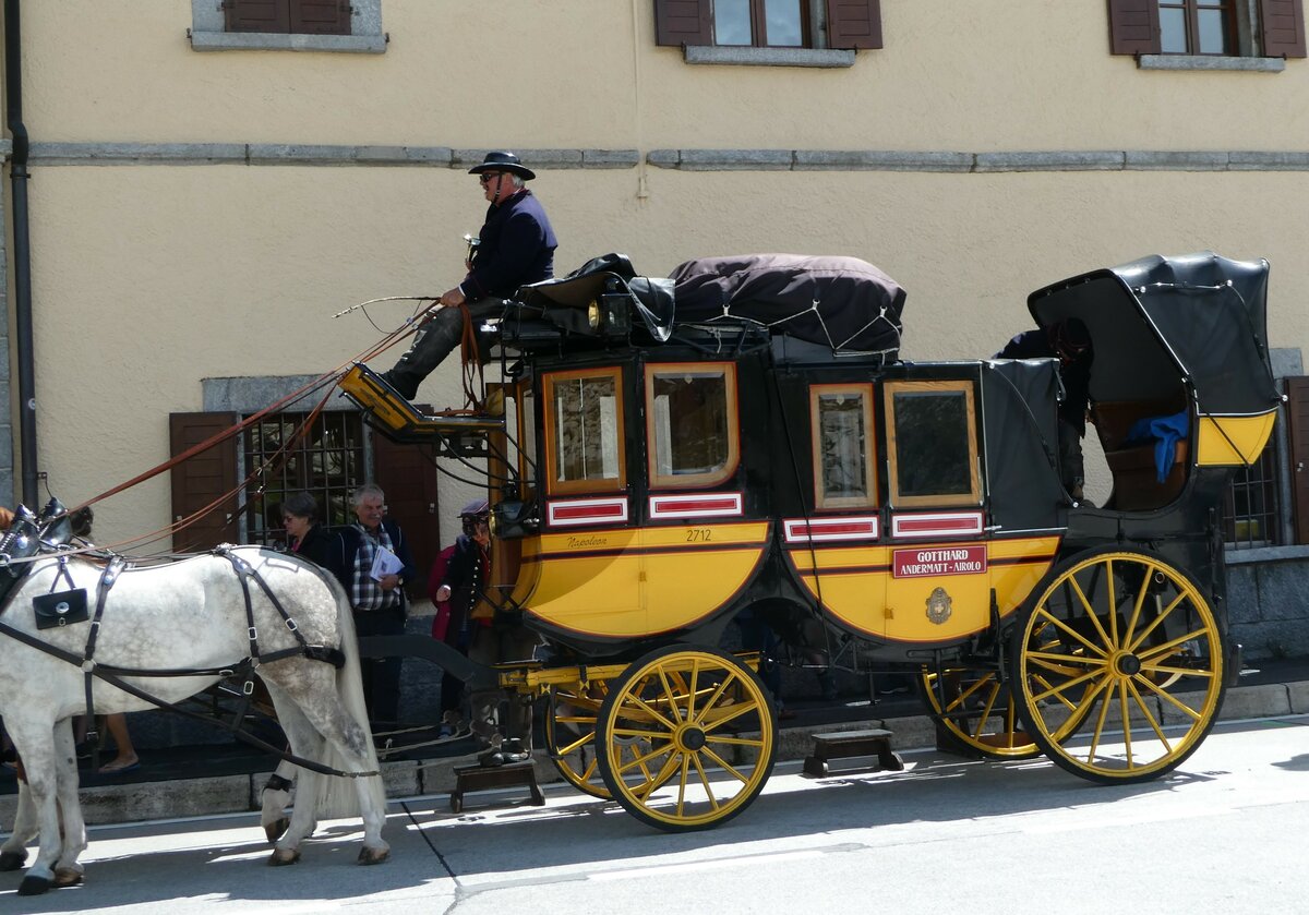 (253'027) - Postkutsche - PID 2712 - am 25. Juli 2023 in Gotthard, Passhhe