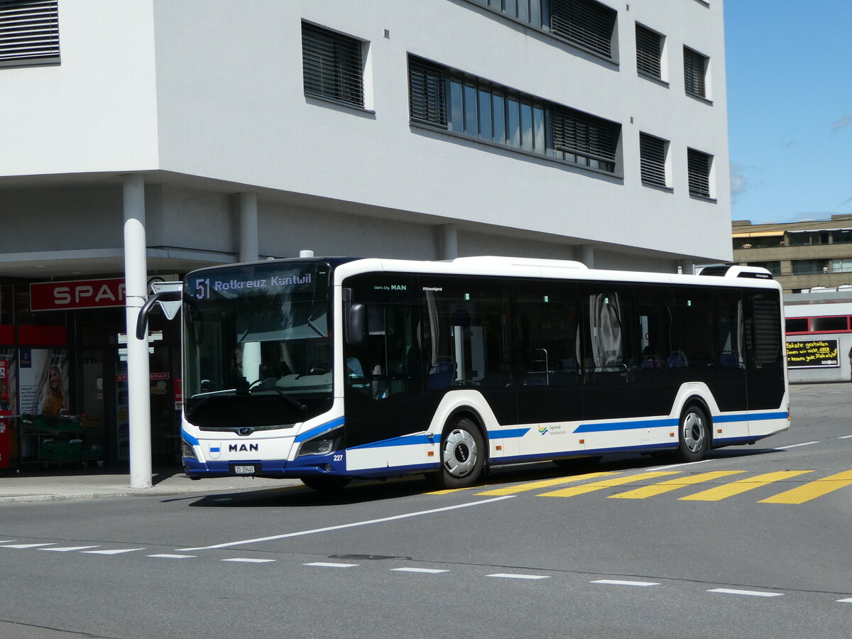 (253'319) - Odermatt, Rotkreuz - Nr. 227/ZG 29'445 - MAN am 3. August 2023 beim Bahnhof Rotkreuz