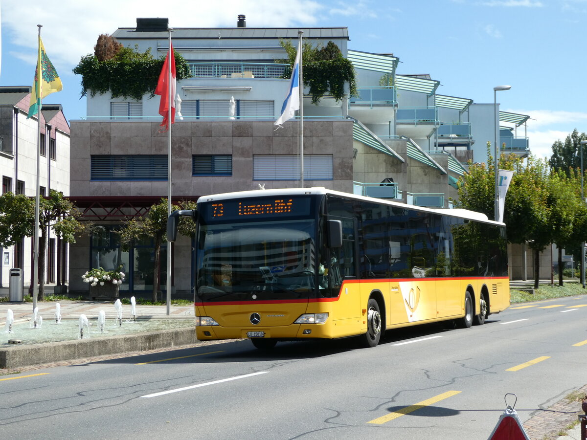 (253'321) - Bucheli, Kriens - Nr. 24/LU 15'010/PID 5436 - Mercedes am 3. August 2023 beim Bahnhof Rotkreuz