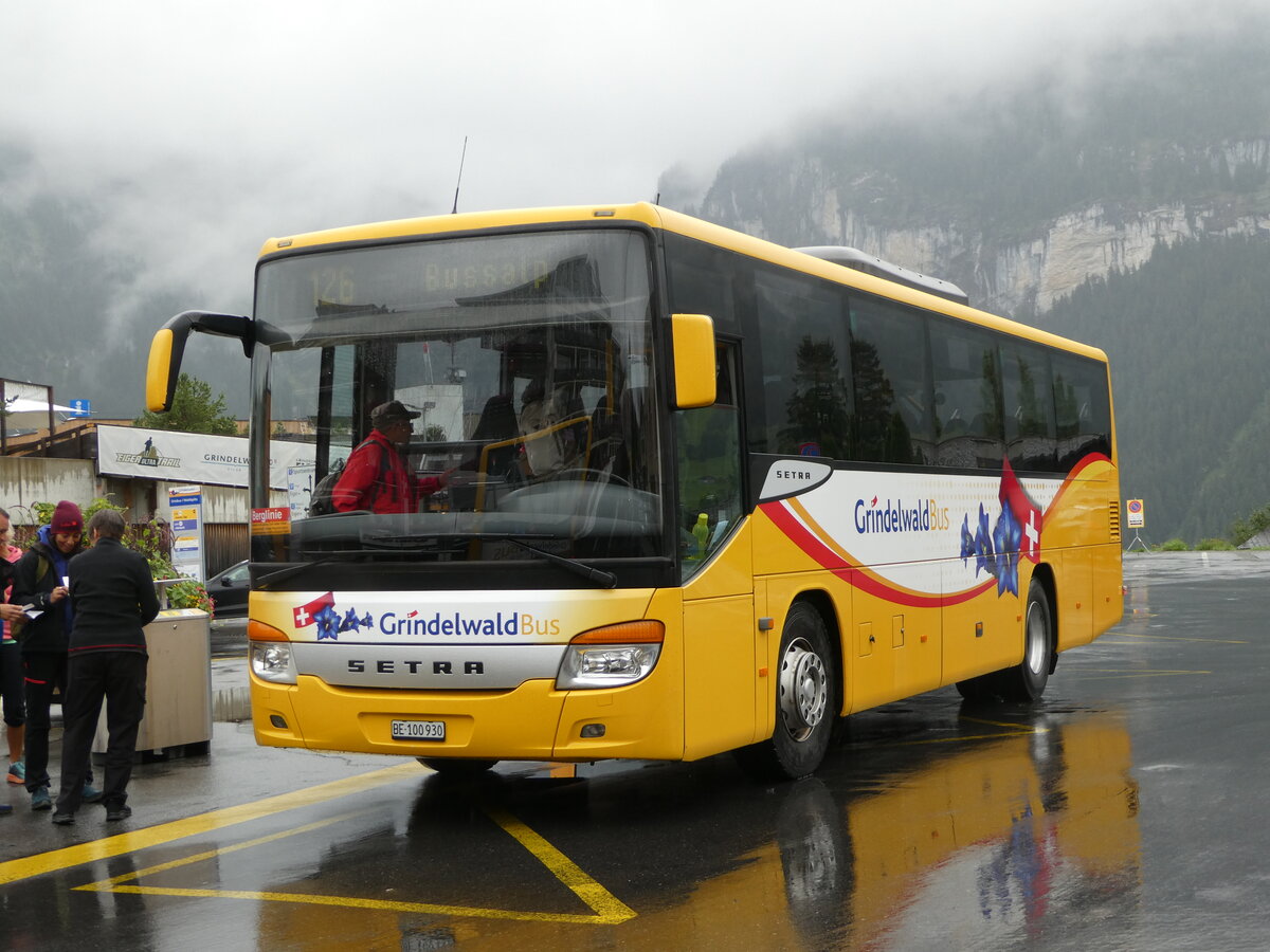 (253'385) - Grindelwaldbus, Grindelwald - Nr. 21/BE 100'930 - Setra am 5. August 2023 beim Bahnhof Grindelwald