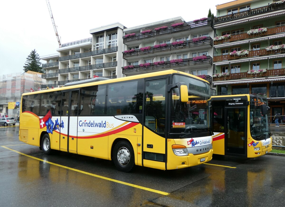 (253'397) - Grindelwaldbus, Grindelwald - Nr. 21/BE 100'930 - Setra am 5. August 2023 beim Bahnhof Grindelwald