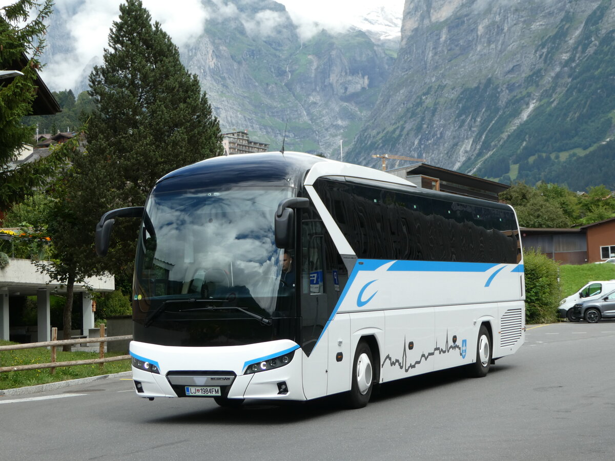 (253'418) - Aus Slowenien: ??? - LJ 1984FM - Neoplan am 5. August 2023 in Grindelwald, Terminal