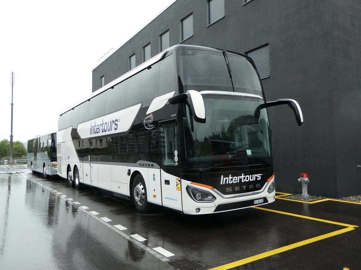 (253'506) - Intertours, Domdidier - FR 300'494 - Setra am 6. August 2023 in Winterthur, EvoBus