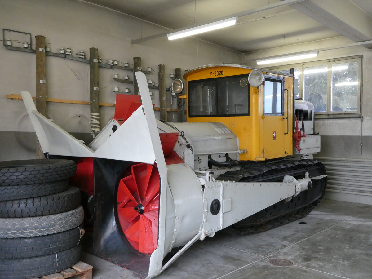 (254'173) - PTT-Regie - P 3320 - Saurer Schneeschleuder am 25. August 2023 in Mamishaus , Depot MfK