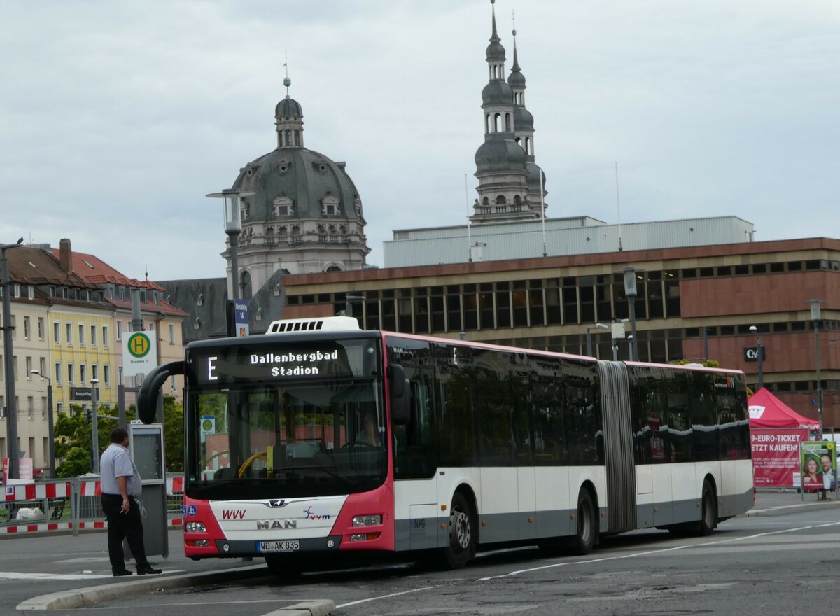 (254'342) - NVG Wrzburg - Nr. 835/W-AK 835 - MAN am 29. August 2023 beim Bahnhof Wrzburg