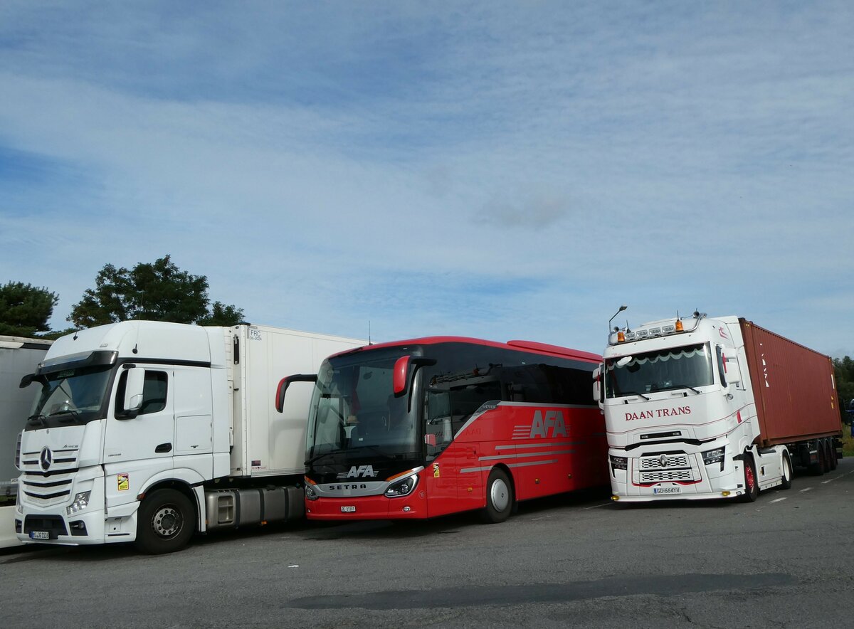 (254'718) - Aus der Schweiz: AFA Adelboden - Nr. 16/BE 21'181 - Setra am 3. September 2023 in Perwenitz, Raststtte Wolfslake (Teilaufnahme)